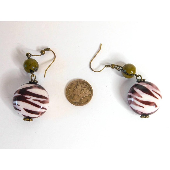 Vintage White & Brown Leopard Striped Drop Earrings - Picture 6 of 7